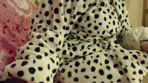 laralhotr online show from December 1, 8:00 pm