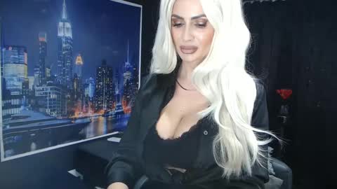 Snapshot of laras_moans chatting on January 21, 10:30 am laras_moans online show from January 21, 10:30 am