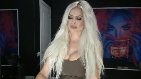 Snapshot of laras_moans chatting on October 16, 10:29 am laras_moans online show from October 16, 10:29 am