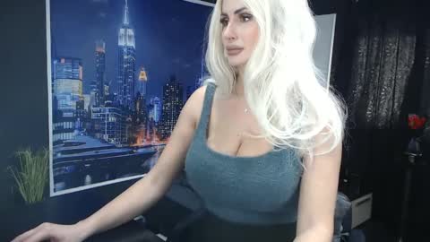 Snapshot of laras_moans chatting on January 27, 11:54 am laras_moans online show from January 27, 11:54 am
