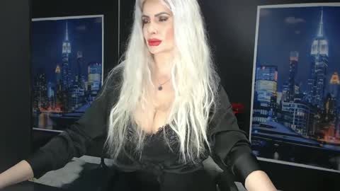 Snapshot of laras_moans chatting on March 8, 7:57 am laras_moans online show from March 8, 7:57 am