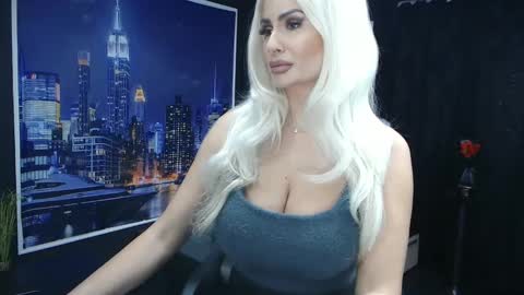 Snapshot of laras_moans chatting on January 28, 8:04 am laras_moans online show from January 28, 8:04 am