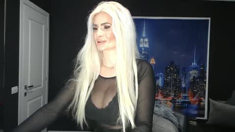 Snapshot of laras_moans chatting on February 26, 9:12 am laras_moans online show from February 26, 9:12 am