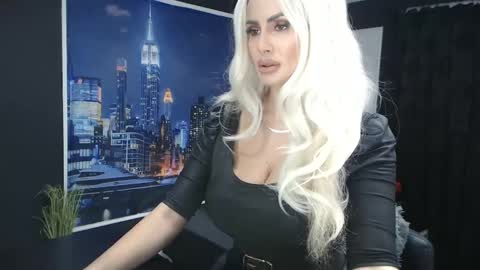 Snapshot of laras_moans chatting on January 13, 9:52 am laras_moans online show from January 13, 9:52 am