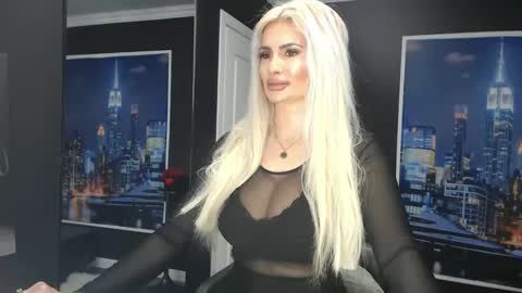 Snapshot of laras_moans chatting on March 2, 8:16 am laras_moans online show from March 2, 8:16 am