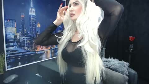 Snapshot of laras_moans chatting on January 24, 9:28 am laras_moans online show from January 24, 9:28 am