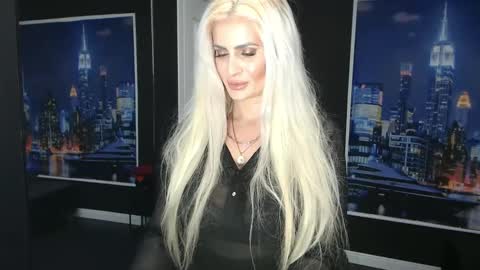 Snapshot of laras_moans chatting on February 23, 9:38 am laras_moans online show from February 23, 9:38 am