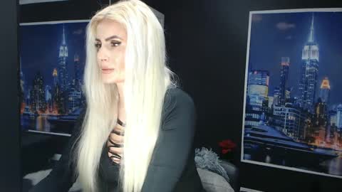 Snapshot of laras_moans chatting on February 25, 8:03 am laras_moans online show from February 25, 8:03 am