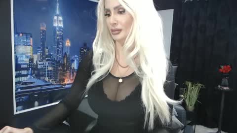 Snapshot of laras_moans chatting on February 2, 8:35 am laras_moans online show from February 2, 8:35 am