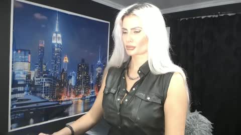Snapshot of laras_moans chatting on December 8, 9:02 am laras_moans online show from December 8, 9:02 am