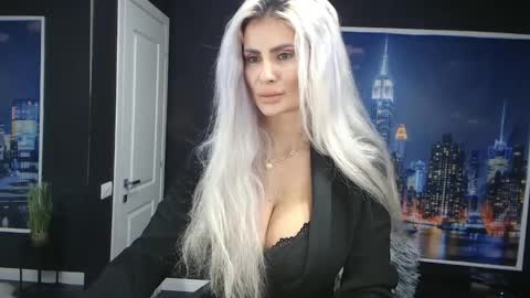 Snapshot of laras_moans chatting on December 5, 9:50 am laras_moans online show from December 5, 9:50 am