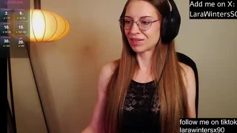 larawinters online show from July 16, 9:19 pm
