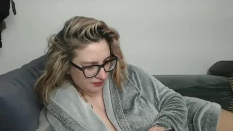 raisa online show from December 22, 1:42 am