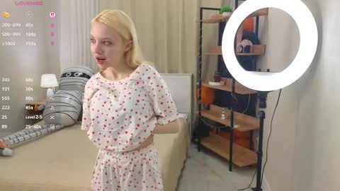 Emilia for my friends Amy online show from November 7, 1:33 am