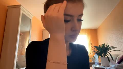 Sara online show from May 10, 8:27 am
