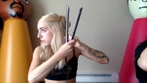 Roxy blue online show from March 9, 5:27 pm