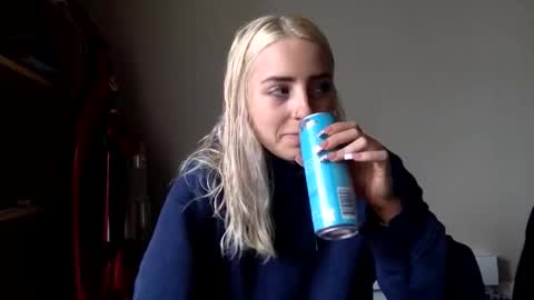 Roxy blue online show from March 5, 6:15 pm