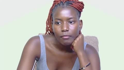 latiffaah_xx online show from March 7, 1:18 pm