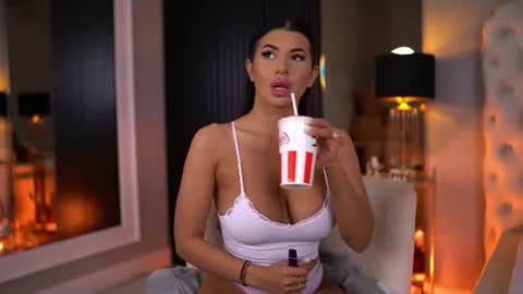 Latina online show from June 28, 6:25 pm