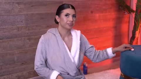 Latina online show from November 13, 7:35 pm