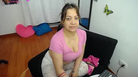 Snapshot of latinasexy_001 chatting on October 4, 10:43 am LORENA online show from October 4, 10:43 am