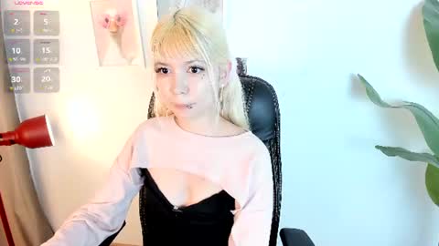 laukyubey1 online show from June 17, 11:06 pm