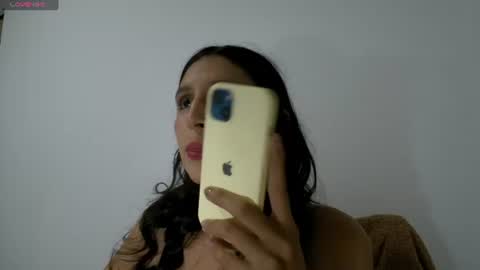 laura  online show from June 24, 4:00 am