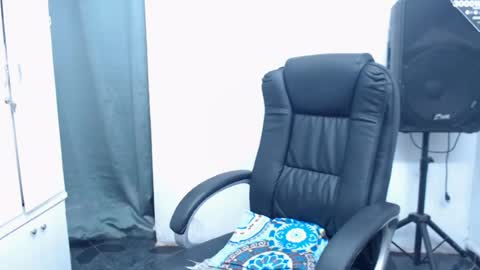 CALL ME LOVE  LAURA online show from July 26, 4:20 am