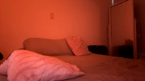 laura online show from February 11, 1:53 am