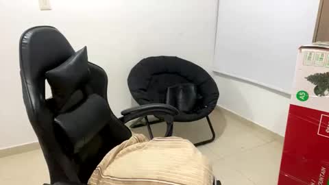 laura online show from November 18, 2:01 am