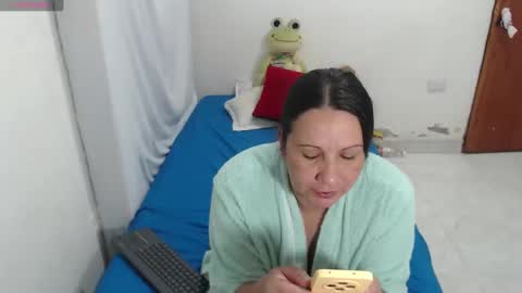 laura_foxx2379 online show from October 26, 12:39 am