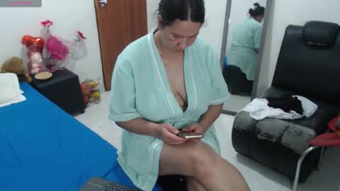 laura_foxx2379 online show from October 10, 12:59 am