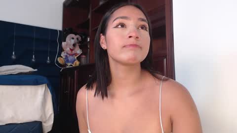 Snapshot of laura_golden1 chatting on January 4, 7:13 pm lLAURA online show from January 4, 7:13 pm