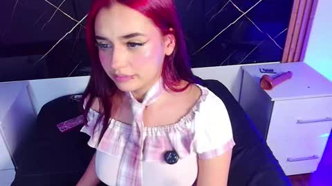 Laura online show from March 8, 2:15 am