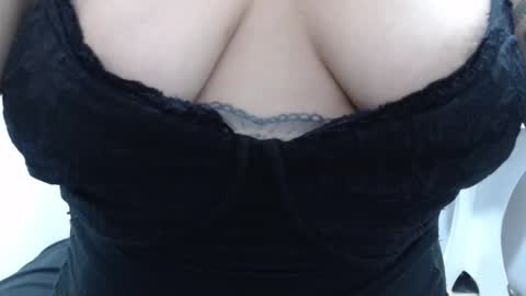  Laura  online show from November 19, 2:33 am