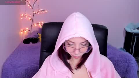 Kate  online show from July 1, 1:43 pm