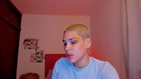 Laura Rose online show from January 14, 10:15 pm