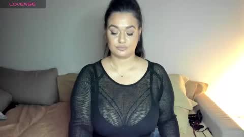 Laura online show from October 19, 8:55 pm