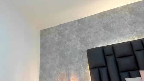 Snapshot of laura_smith33 chatting on February 7, 2:26 pm laura online show from February 7, 2:26 pm