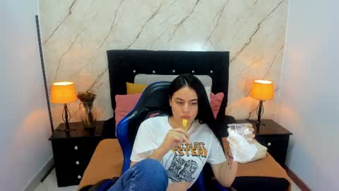 LAURA SOE online show from June 22, 1:52 pm