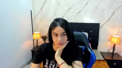 LAURA SOE online show from June 29, 7:24 pm