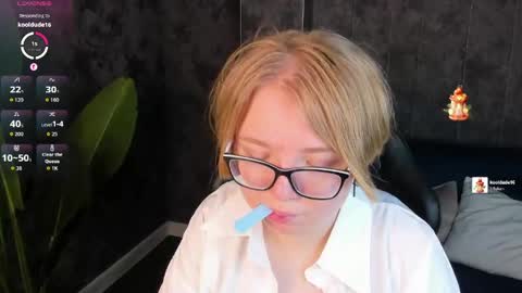 Laura online show from March 19, 2:16 am