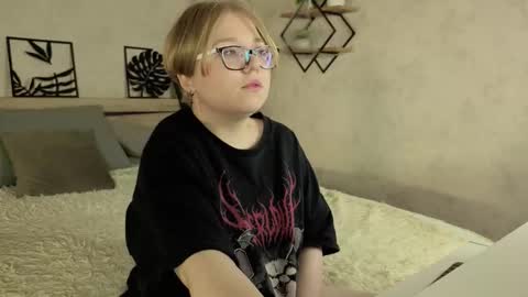 Laura online show from February 27, 8:14 am