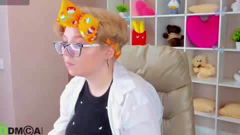 Laura online show from February 5, 10:18 am