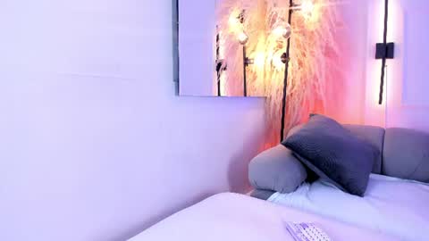 LauraCarther  online show from August 1, 6:32 pm