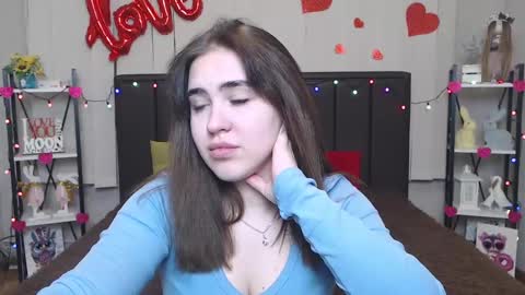 LauraHlot online show from February 12, 6:40 pm