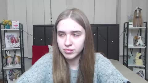 LauraHlot online show from November 23, 7:15 pm