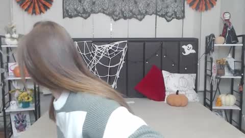 LauraHlot online show from November 7, 6:13 pm