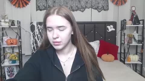 LauraHlot online show from October 28, 6:35 pm