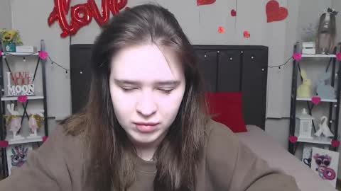 LauraHlot online show from March 10, 6:45 pm